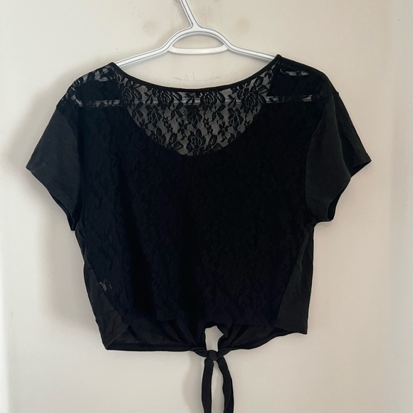 VS PINK Black Lace Back Crop - 9/10 Condition - Picture 2 of 2